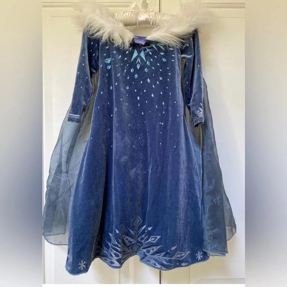 Elsa Frozen 8 (130)costume.Blue velvet gown w/fur collar&sheer cape & a crown.